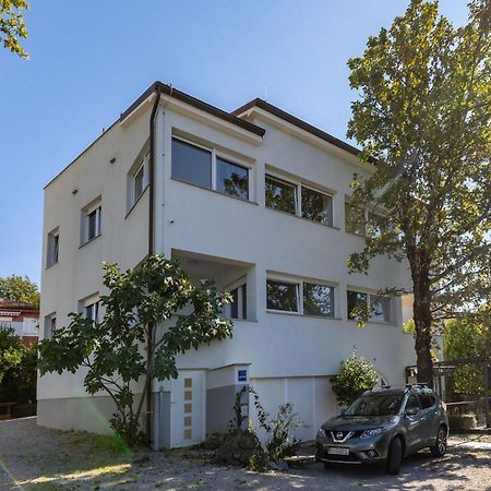 Amazing Apartment In Njivice With Kitchen Dış mekan fotoğraf