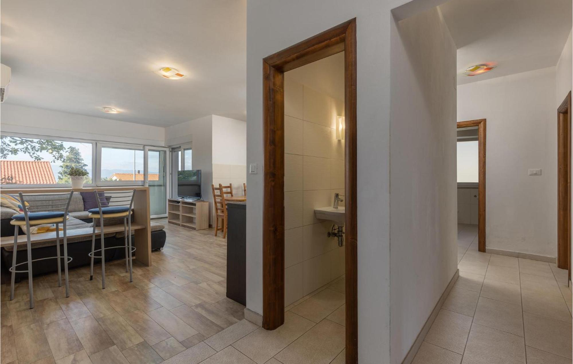 Amazing Apartment In Njivice With Kitchen Dış mekan fotoğraf