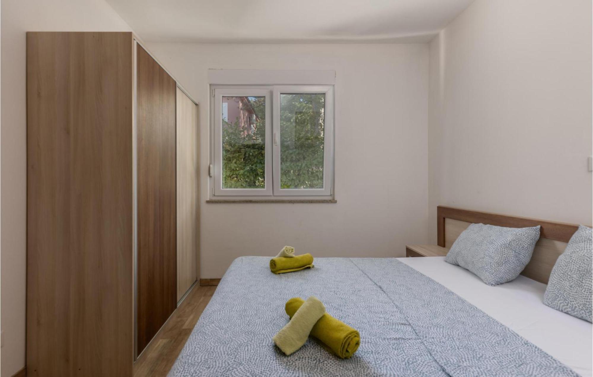 Amazing Apartment In Njivice With Kitchen Dış mekan fotoğraf