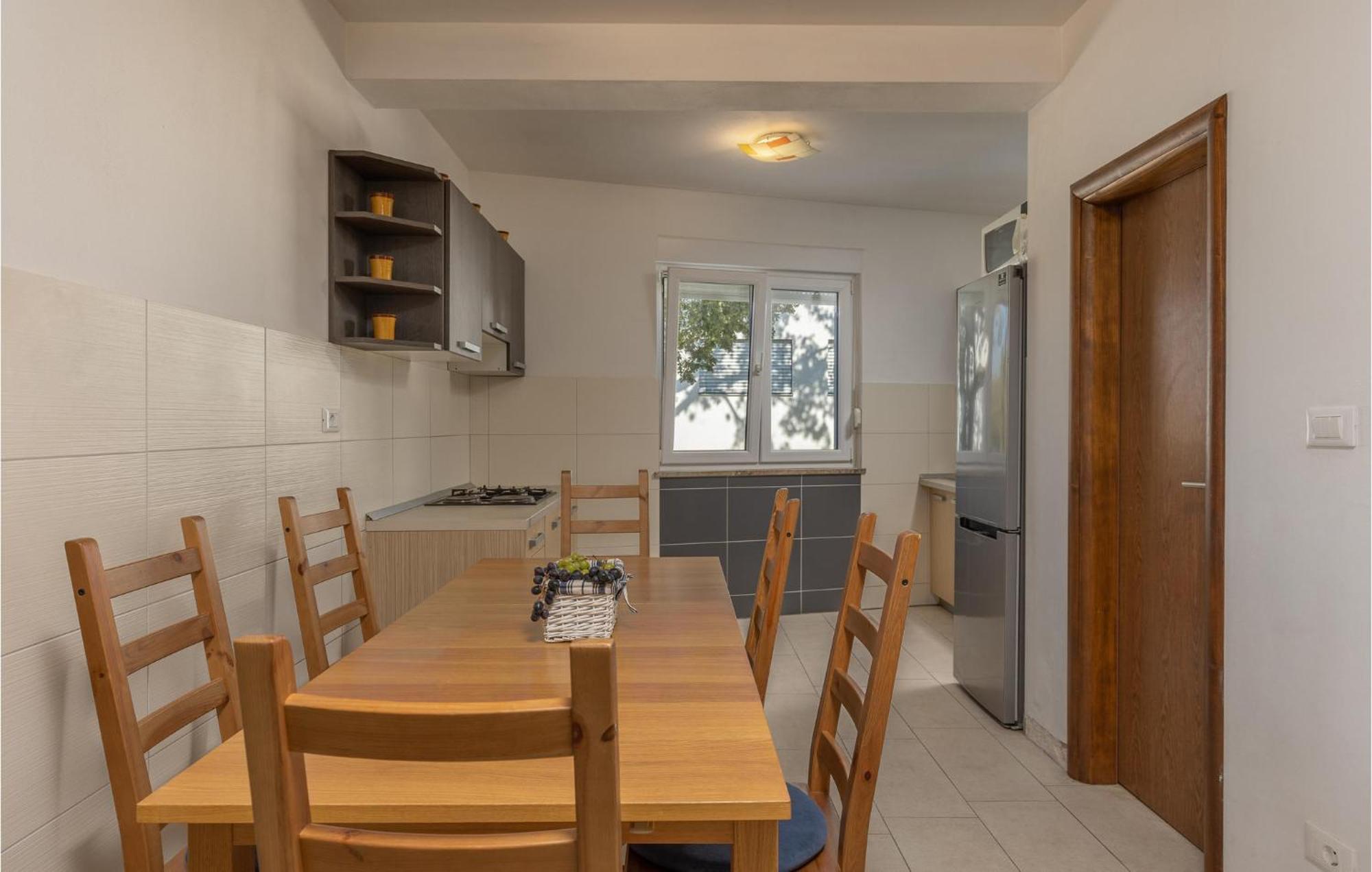 Amazing Apartment In Njivice With Kitchen Dış mekan fotoğraf