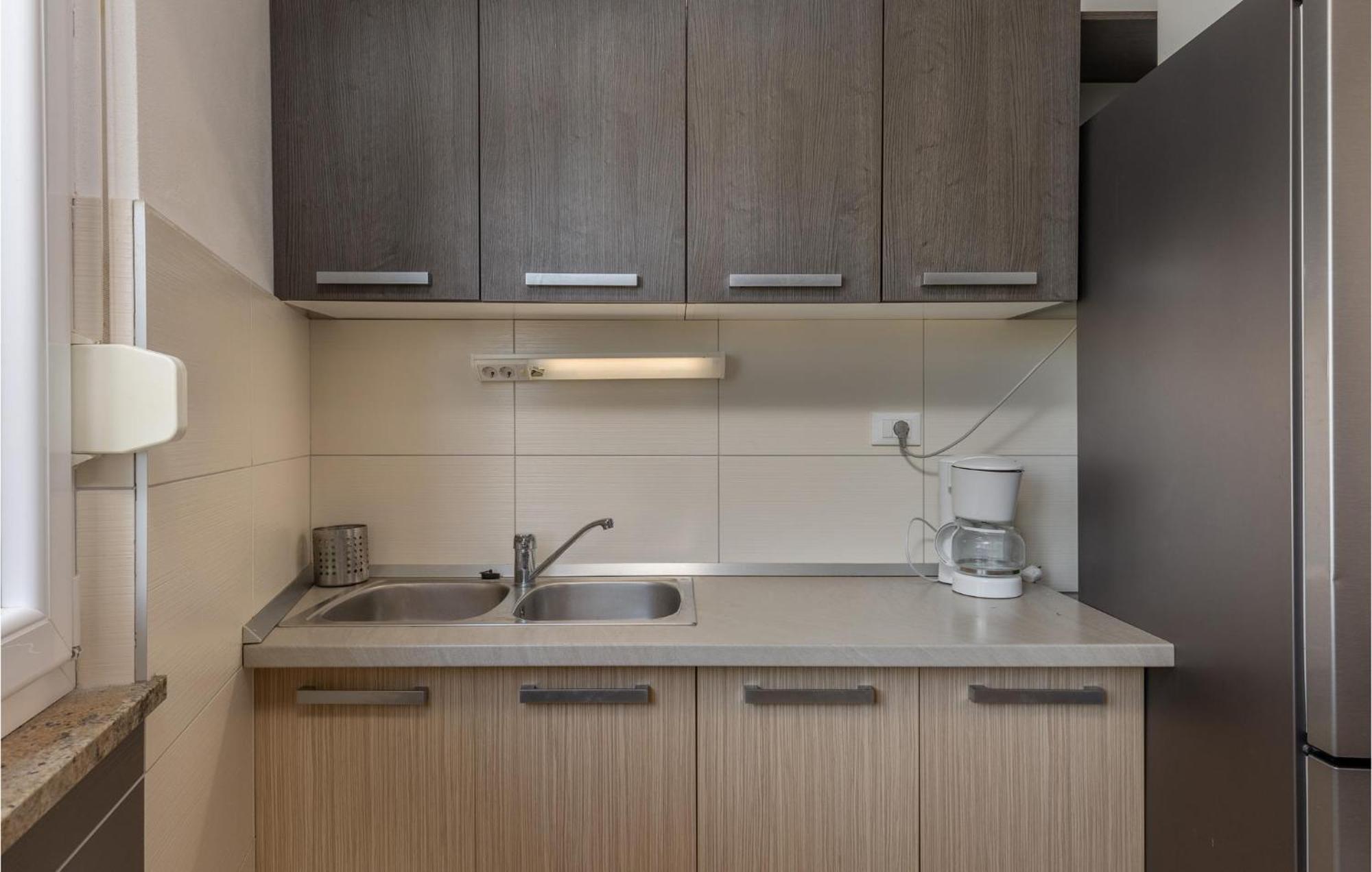 Amazing Apartment In Njivice With Kitchen Dış mekan fotoğraf