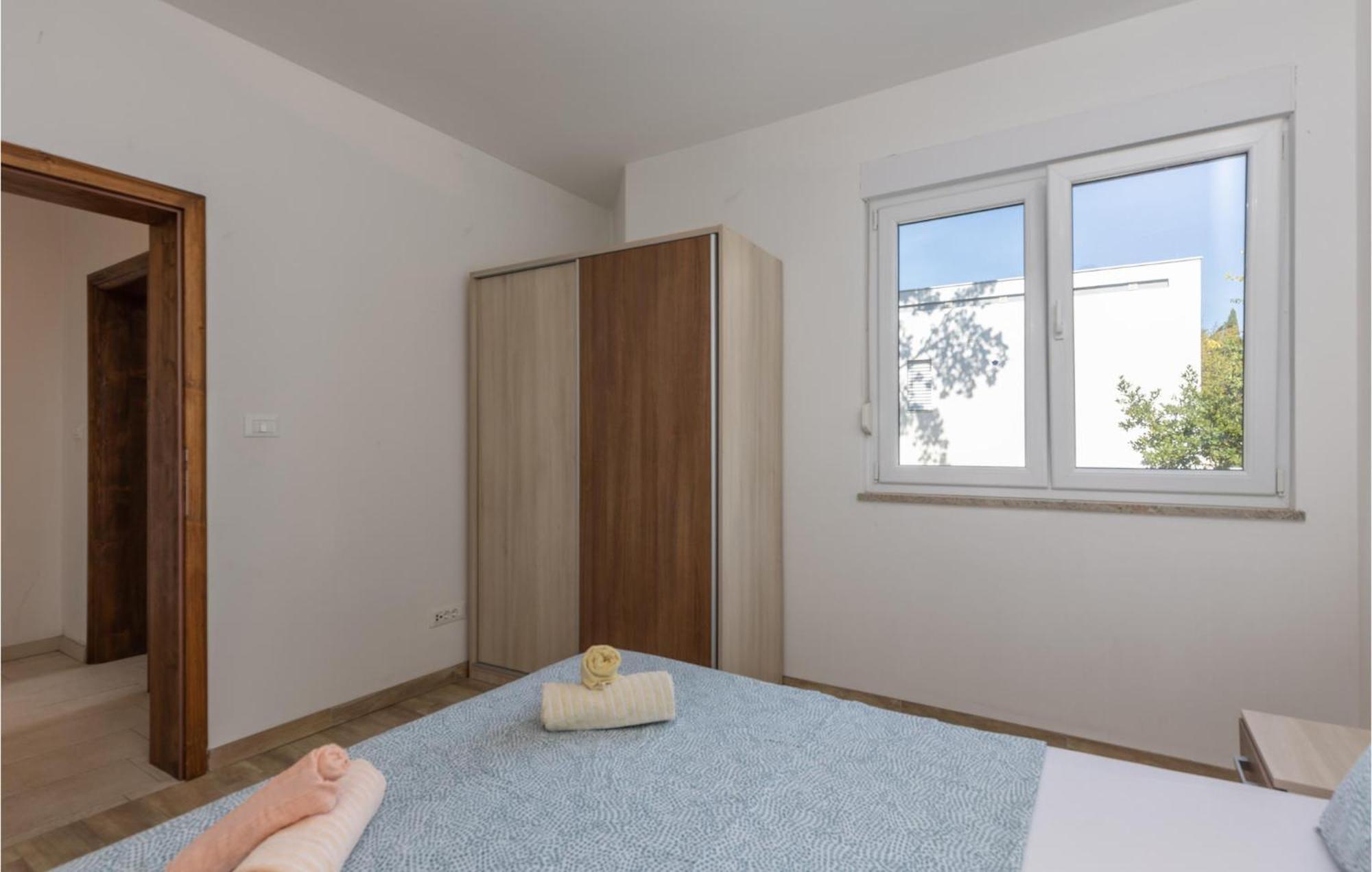 Amazing Apartment In Njivice With Kitchen Dış mekan fotoğraf