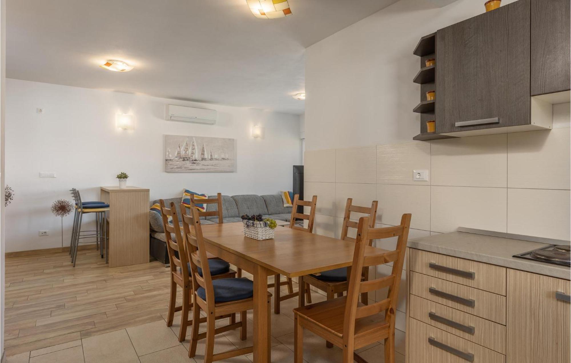 Amazing Apartment In Njivice With Kitchen Dış mekan fotoğraf