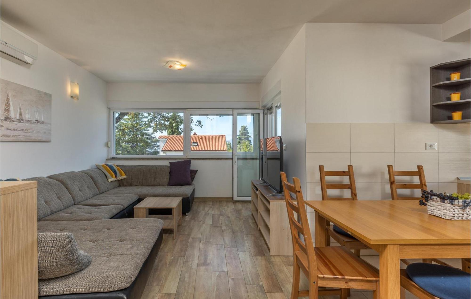 Amazing Apartment In Njivice With Kitchen Dış mekan fotoğraf